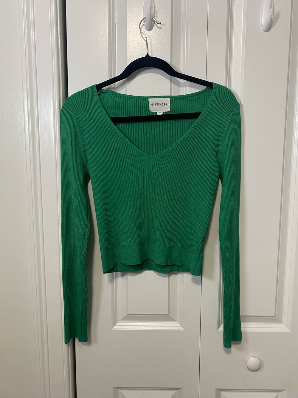 Olive & Oak Kelly Green Ribbed V-Neck Sweater
